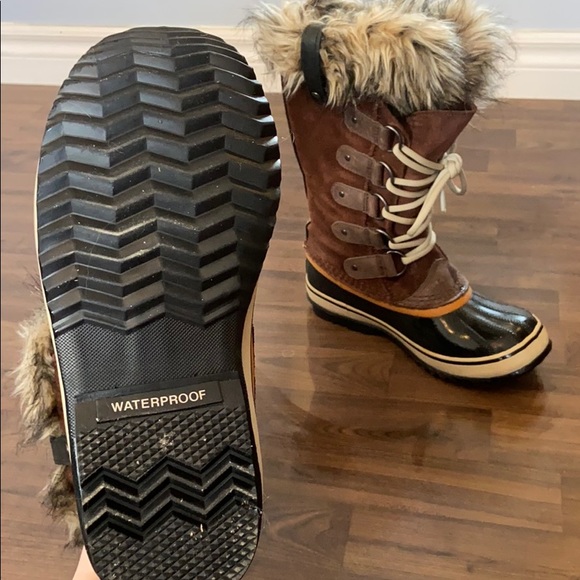 Women’s Joan of Artic Boot - Picture 2 of 4